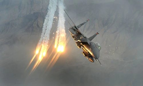 F-15 Mỹ bỗng nhiên vứt sạch tên lửa giữa trời: Bí ẩn lý do!