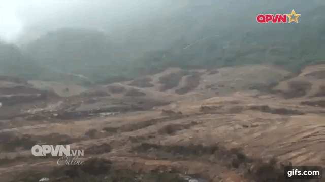 Bộ binh sau đó chỉ việc tiến quân theo đường nổ của thiết bị này, đảm bảo trên đường tiến quân sẽ không còn bị vướng mìn hoặc vướng vật cản của đối phương. Nguồn ảnh: QPVN.