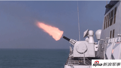 Loại pháo cao tốc này sử dụng cỡ nòng 30 mm và có tới 7 nòng. Nó được điều khiển hoàn toàn tự động với một radar cảnh giới tầm gần và tháp pháo xoay cùng với hệ thống dữ trữ điện riêng biệt, tách riêng với hệ thống điện trên tàu. Nguồn ảnh: Sina.