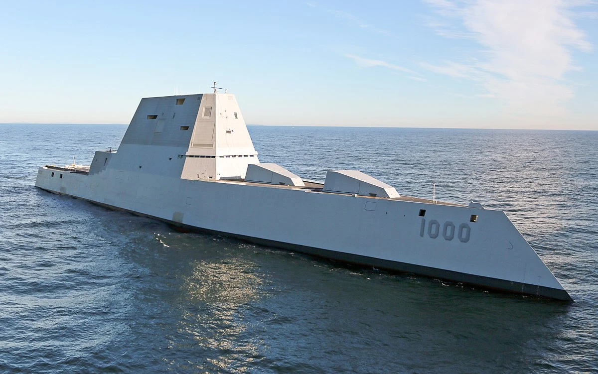 Đã năm 2019, khu trục hạm Zumwalt vẫn không có đạn bắn