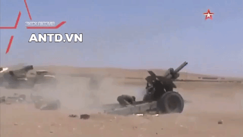 Mở đầu, lực lượng pháo binh giáng các cơn bão lửa xuống đầu phiến quân.