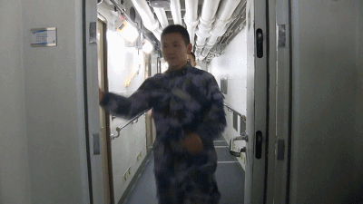 Quân đội Trung Quốc vừa công bố những hình ảnh đầu tiên về quá trình huấn luyện chiến đấu trên tàu sân bay Sơn Đông mới nhất của nước này. Nguồn ảnh: Sina.