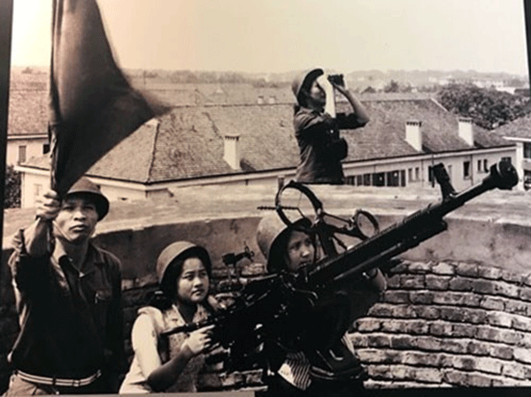 Kéo dài tổng cộng 12 ngày đêm từ ngày 18/12/1972 cho tới ngày 30/12/1972 thì kết thúc, đây là chiến dịch ném bom rải thảm quy mô lớn nhằm phá huỷ các thành phố lớn ở miền Bắc bao gồm cả Thủ đô Hà Nội. Nguồn ảnh: TL.