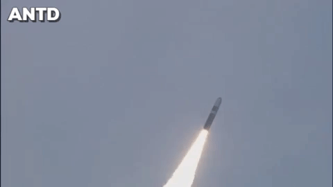 Với tầm bắn xa cùng độ cơ động cao của các tàu ngầm hạt nhân mang chúng, tên lửa Trident II D5 có thể tấn công bất kỳ nơi nào trên thế giới.