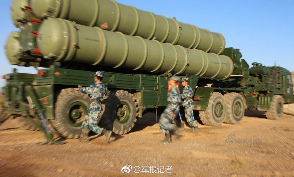 Phòng không Trung Quốc dùng tên lửa triệu USD bắn hạ UAV