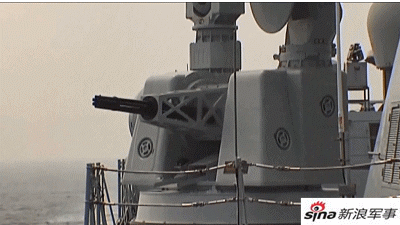 Đúng với tên gọi của mình, khẩu pháo cao tốc của Trung Quốc này có tốc độ bắn lên tới 5800 viên mỗi phút tương đương với khoảng 96 viên mỗi giây, tạo ra một lưới lửa đủ để đánh gục bất cứ quả tên lửa đối hạm nào ở cự ly gần. Nguồn ảnh: Sina.