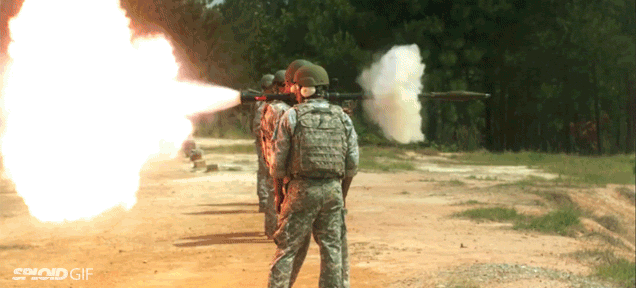 Được ra đời từ năm 1961, RPG-7 có đầy đủ đặc điểm của một mẫu vũ khí do Liên Xô thiết kế thời bấy giờ đó là bền, hiệu quả, rẻ và dễ sử dụng. Nguồn ảnh: Reddit.