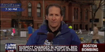 Anh chàng này phản xạ rất nhanh và giữ thái độ cực kỳ chuyên nghiệp khi đưa tin.