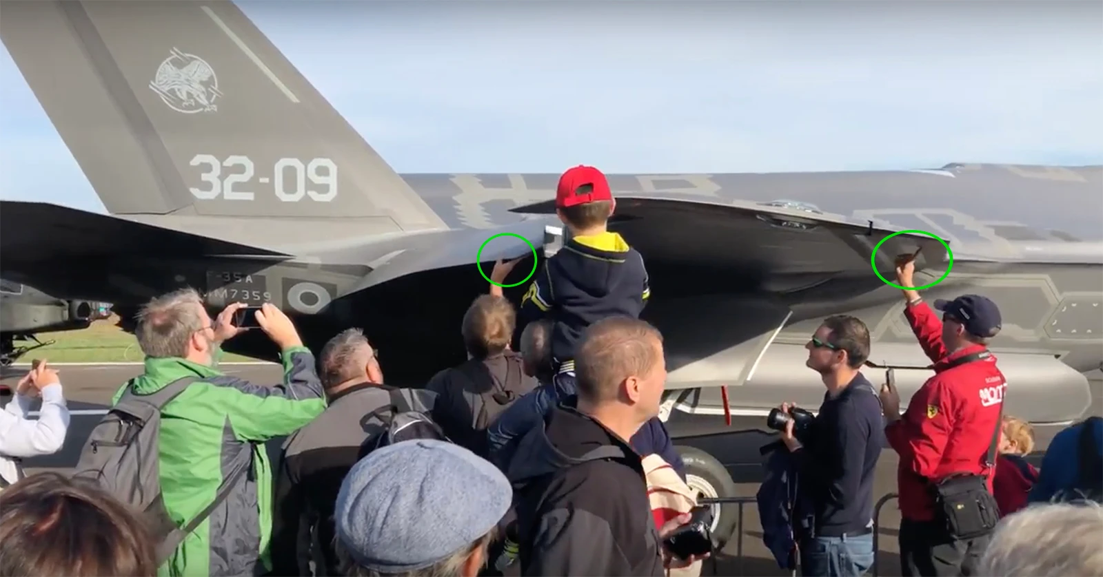 F-35 của Italia "mất" khả năng tàng hình vì đám đông hiếu kỳ