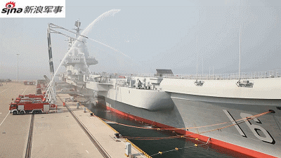 Tàu sân bay Liêu Ninh được gia nhập Hải quân Trung Quốc từ ngày 25/11/2012. Tàu được mang số hiệu "16" và là tàu sân bay đầu tiên của Trung Quốc. Cùng từ tháng 12/2012, Trung Quốc chính thức ngồi chung mâm với quốc gia sở hữu tàu sân bay trên thế giới. Nguồn ảnh: Sina.