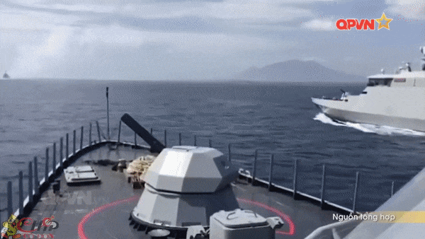 Ở vị trí màu hồng nhạt là hai pháo cao tốc AK-630 - loại pháo cao tốc sáu nòng có tốc độ bắn cực cao. Nguồn ảnh: QPVN.