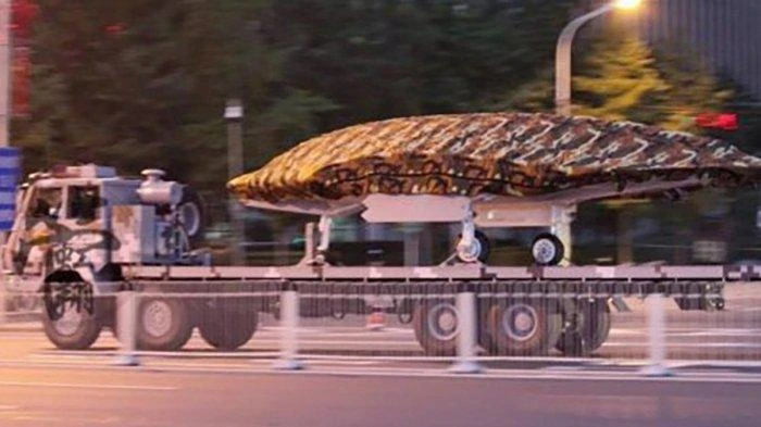 Trung Quốc mang UAV bí ẩn ra duyệt binh, cả thế giới như... nín thở