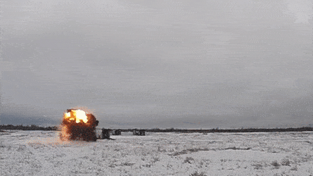 Và cuối cùng, đó là giá thành quá cao của Javelin. Loại tên lửa này có giá vào khoảng 126.000 USD cho toàn bộ cơ cấu phóng và mỗi quả tên lửa có giá khoảng 78.000 USD. Nguồn ảnh: Pinterest.