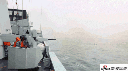 Có cỡ nòng 30 mm và được điều khiển trực tiếp bởi một xạ thủ, khẩu súng này có thể nhắm bắn vào những vị trí hiểm hóc trên các tàu của đối phương một cách chính xác và cực kỳ hiệu quả. Nguồn ảnh: Sina.