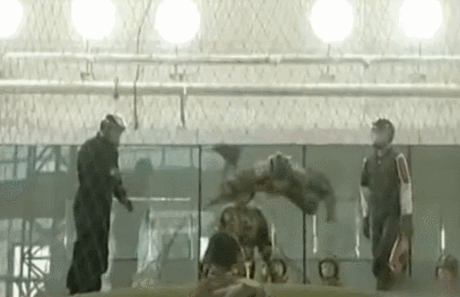 Thực tế ảo kết hợp với những công cụ huấn luyện kiểu cũ - dù không đảm bảo được an toàn tuyệt đối cho học viên nhưng đảm bảo sẽ tạo ra môi trường huấn luyện thật nhất có thể. Nguồn ảnh: Sina.