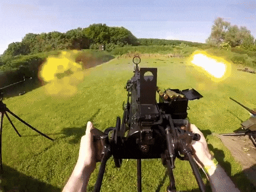 Phiên bản gắn trên xe thiết giáp có tên đại liên KPVT được gắn trên xe BTR-80 từ thời Liên Xô và tới nay vẫn phục vụ tốt trong Quân đội Nga. Nguồn ảnh: Imgur.