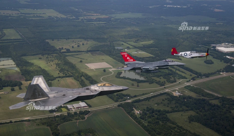 Mãn nhãn màn tung cánh của ba thế hệ chiến đấu cơ khủng nhất nước Mỹ