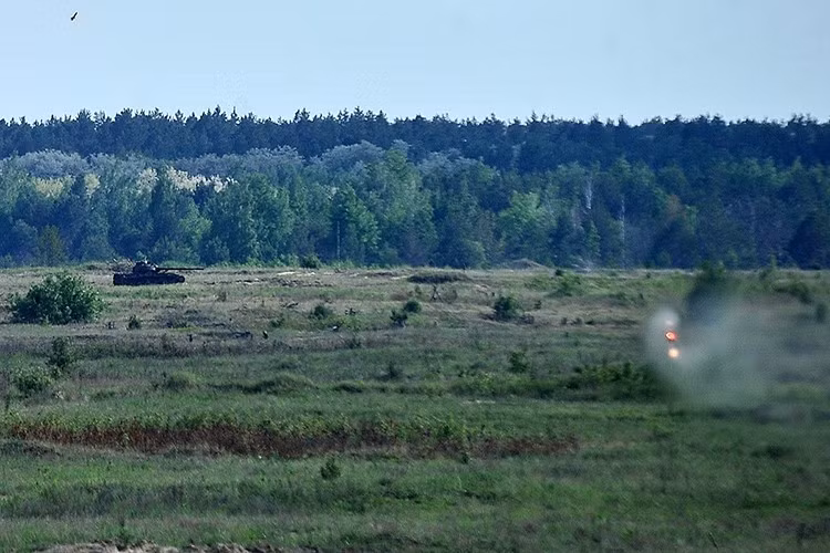 Ukraine tố Mỹ “trí trá” khi bán tên lửa FGM-148 cho nước này