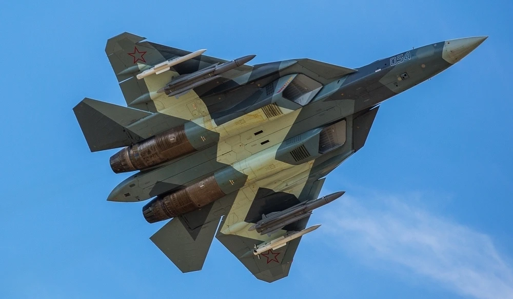 Tiêm kích tàng hình Su-57 trang bị tên lửa R-37M khiến F-22 Mỹ khóc thét