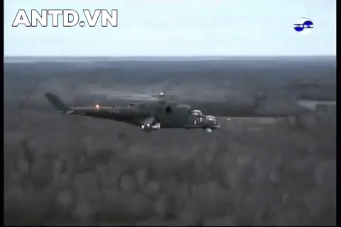 Bên cạnh việc trang bị rocket, Mi-24 còn có thể mang theo các loại tên lửa chống tăng để tấn công xe tăng hoặc lô cốt địch.