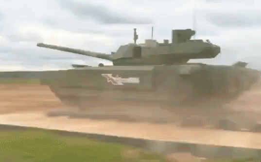 Xe tăng chủ lực thế hệ mới T-14 Armata của Nga hiện được coi là loại xe tăng an toàn, hiện đại nhất thế giới. Tuy nhiên điều đó không có nghĩa là loại xe tăng này không phải là bất khả xâm phạm. Nguồn ảnh: Rumil.