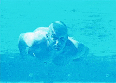 Một kiểu bơi khác của đặc nhiệm hải quân đó là kiểu bơi tốc độ cao khi lặn. Với kiểu bơi này, người lính có thể di chuyển được quãng đường rất xa trước khi phải ngoi lên lấy hơi. Nguồn ảnh: Navyseal.