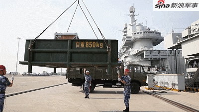 Do là một tàu sân bay kiểu cũ, được đóng từ những năm 80 của thế kỷ trước, tàu sân bay Liêu Ninh cần đội thủy thủ đoàn rất đông để hoạt động, trong đó bao gồm 1960 thủy thủ, 626 thành viên của không quân và 40 sĩ quan chỉ huy. Nguồn ảnh: Sina.