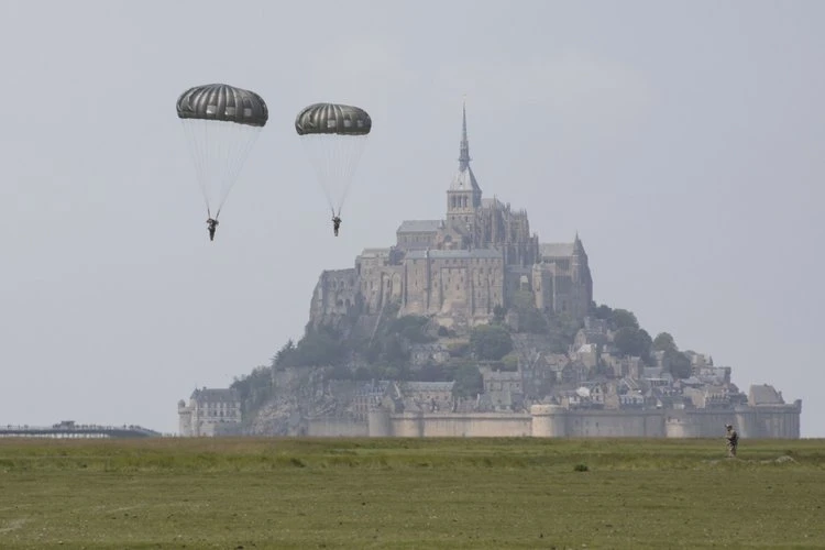 Mục kích lính "Mũ nồi xanh" Mỹ biểu diễn kỷ niệm ngày D-Day