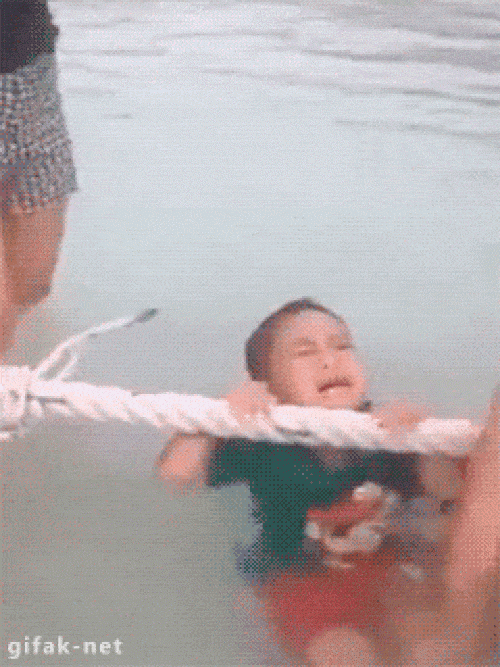 Cứu... bớ làng nước ơi cứu... may quá không sao.