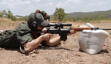 Với việc vẫn được sử dụng rất phổ biến trong biên chế quân đội Nga, có lẽ sẽ phải rất lâu nữa, khẩu súng bắn tỉa Dragunov mới tìm được ứng cử viên thay thế cho mình. Nguồn ảnh: Pinterest.