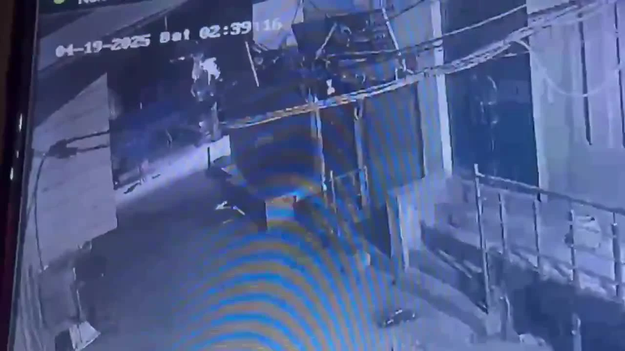 Tòa nhà 4 tầng bất ngờ đổ sập trong đêm, 4 người tử vong 