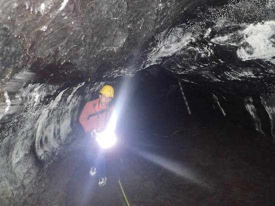 Hang Kazumura chỉ là một trong số nhiều ống dung nham được hình thành trong vụ phun trào đó, nhưng cho đến nay nó vẫn là ống dung nham quan trọng nhất, là ống dung nham liên tục dài nhất thế giới được biết đến, Kazumura được mệnh danh như một báu vật quốc gia. 