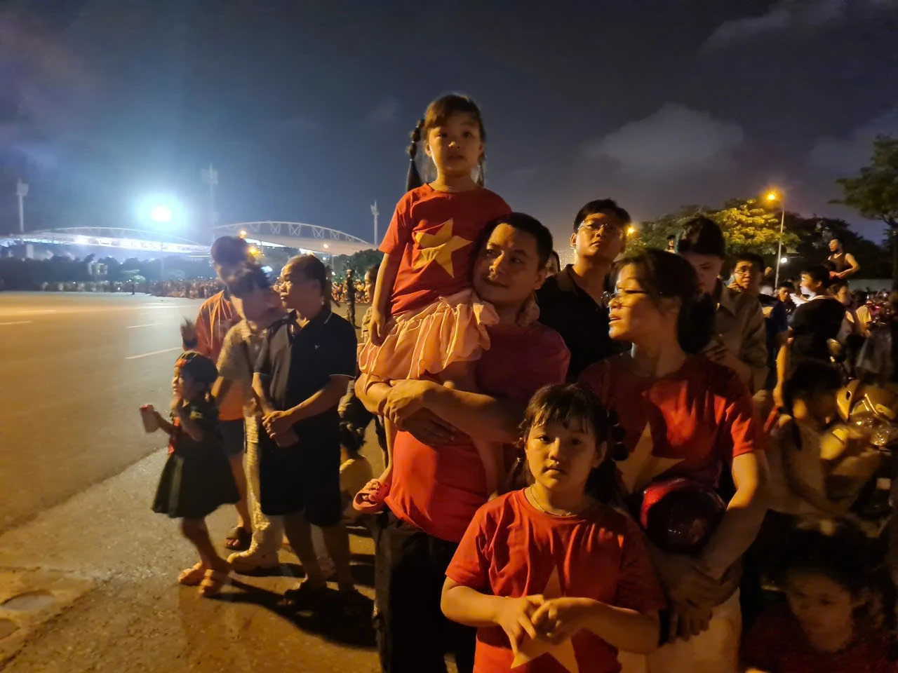 Ngàn người dân đón chào đoàn xe cơ giới tiến vào Trường đua F1 Mỹ Đình