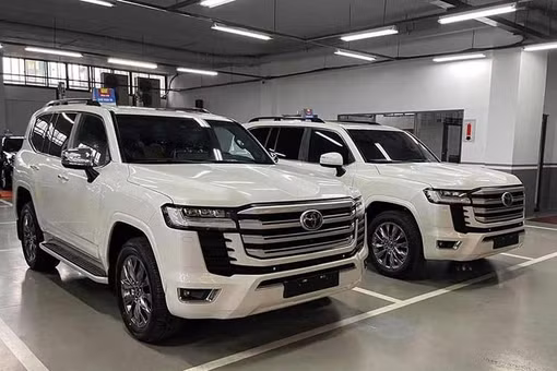 Gần 700 xe SUV Toyota Land Cruiser 300 bị triệu hồi tại Việt Nam