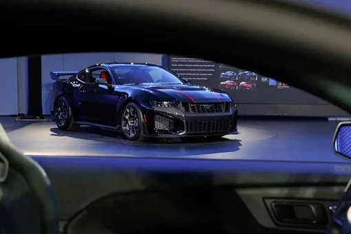 Ford Mustang Dark Horse SC 2026 chính thức chốt giá từ 2,7 tỷ đồng