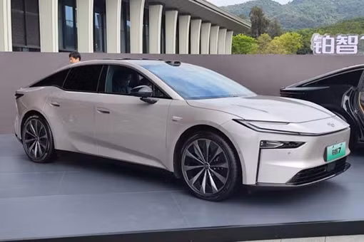 Toyota bZ7 cực hút khách, "cháy hàng" với hơn 3.100 đơn chỉ sau 1 giờ