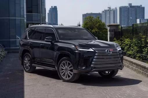 "Soi" SUV chủ tịch Lexus LX 700 chống đạn và lựu đạn, thủng lốp vẫn chạy