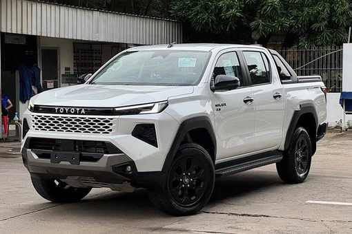 Toyota Hilux 2026 "nhá hàng" tại Việt Nam, ra mắt vào tháng 1/2026