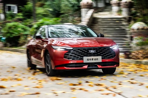 Chi tiết Ford Mondeo 2026 - "đối thủ" Toyota Camry ở thị trường tỷ dân