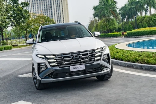 Hyundai Tucson đang giảm 58 triệu đồng, quyết "khô máu" với tân binh