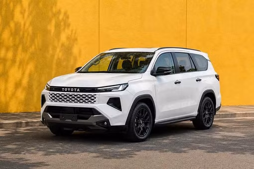 [GALLERY] Toyota Innova Cross 2027 mới lộ diện, thiết kế "lột xác"