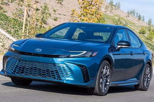 Hơn nửa triệu xe Toyota Camry bị triệu hồi vì lỗi đồng hồ kỹ thuật số