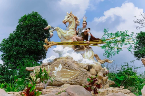 Linh vật ngựa 2026 ở Quảng Trị bước ra từ truyện cổ tích Thánh Gióng