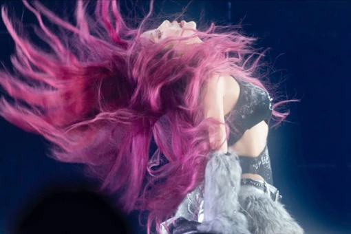 “Chị đẹp” Trang Pháp cháy trên sân khấu, body khiến khán giả khó rời mắt