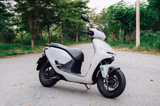 Xe máy điện Honda CUV e: “giá chát”, sạc pin như “cực hình”
