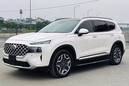 Hyundai SantaFe máy dầu chạy chán 2 năm, hơn 1,2 tỷ - đắt hơn xe "đập thùng"
