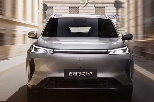 Geely Galaxy M7 mở bán từ 489 triệu đồng, "uống" 3,35 lít xăng/100km