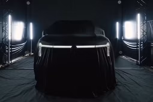 Mitsubishi bất ngờ hé lộ nội thất Pajero 2027 mới trước ngày ra mắt