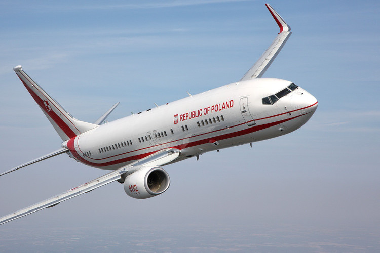 Supporting the DIRCM is the Missile Approach Warning System (MAWS), which has multiple sensors located around the fuselage. When an incoming missile is detected, MAWS can trigger a manual, semi-automatic, or fully automatic defensive response, deploy flares, or engage lasers. 7-3645.jpg