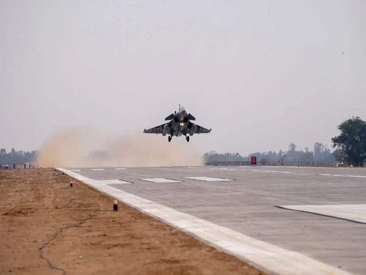 インド空軍は、今後1~2か月以内に防衛調達評議会に必要性受諾書(AoN)を提出し、フランスとの直接契約への道を開く予定だ。この解決策により、納入期間が短縮され、コストが削減され、長期にわたる国際入札ラウンドが回避されると期待される。 2-anh-the-economic-times.jpg
